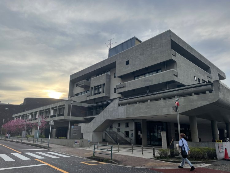 神奈川県立青少年センター。前川國男の設計。