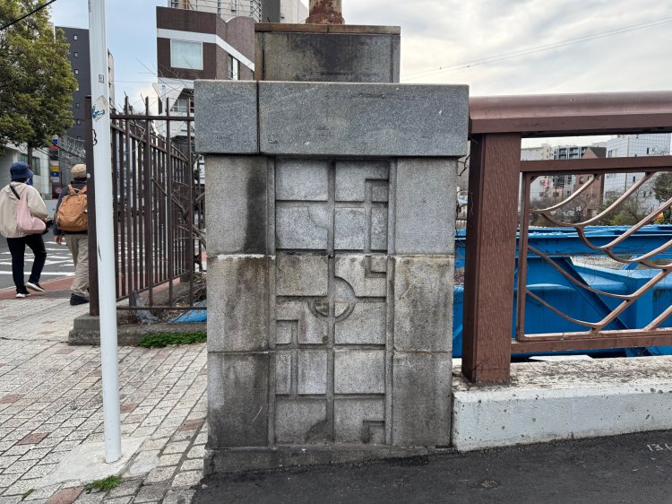 宮川橋の親柱。装飾がおしゃれ。