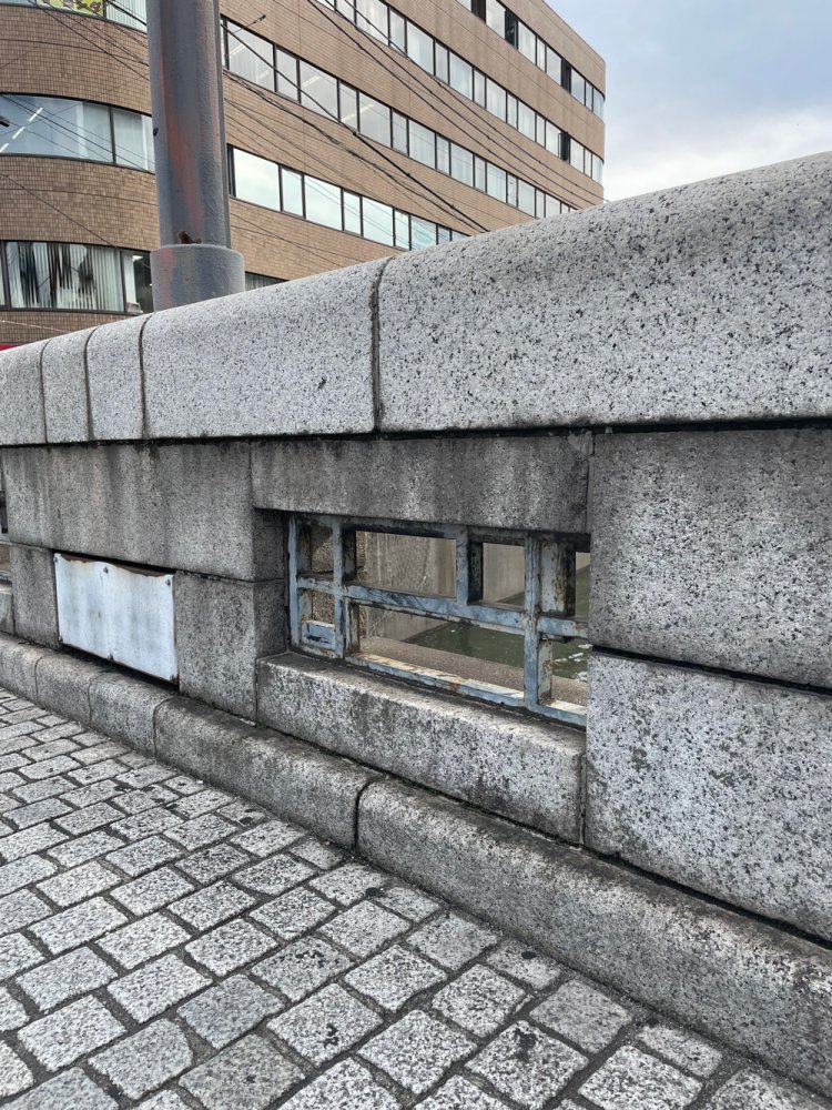 欄干のディテールもかっこいい。