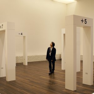 『ピタゴラスイッチ』の生みの親、佐藤雅彦の世界初となる展覧会「佐藤雅彦展　新しい×（作り方＋分かり方）」が6月28日～11月3日、『横浜美術館』リニューアルオープン記念展として開催