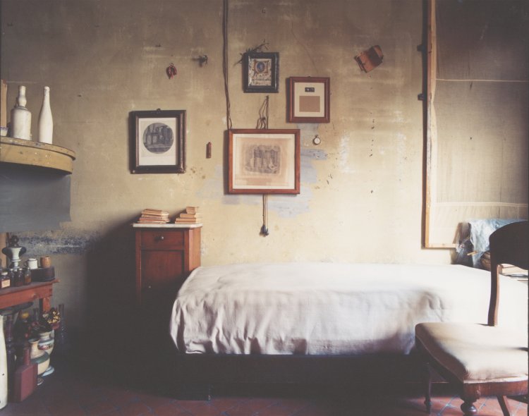 《ボローニャ、1989-90》〈ジョルジョ・モランディのアトリエ〉より 1989-90年 (C)Heirs of Luigi Ghirri。