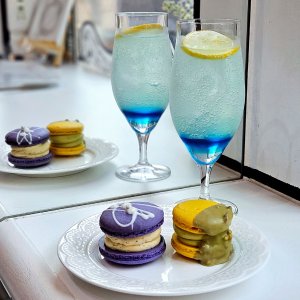 ラグジュアリーな雰囲気のカフェスペースで味わう美しいマカロン。新小岩『Macaron Cherie Tokyo』〜黒猫スイーツ散歩 小岩・新小岩編③〜