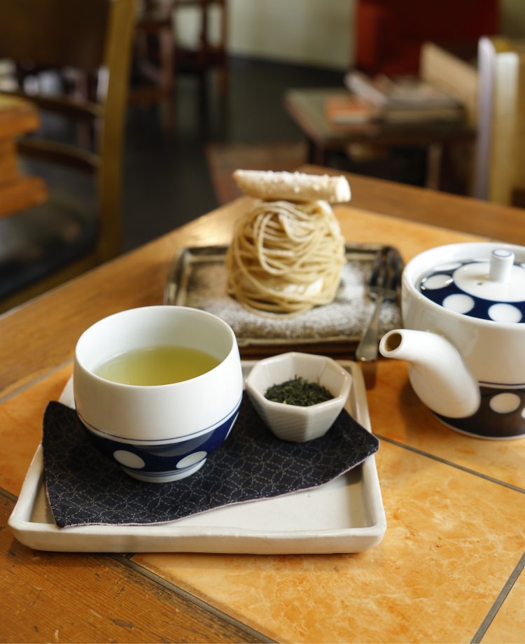 うれしの玉緑茶780円と笠間モンブラン1200円。