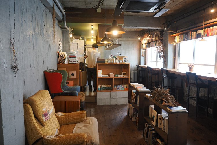 静かで素敵な空間で好きなドリンクを飲みながら読書。最高の空間だ。また改めて行きたい。