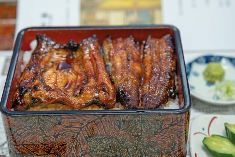 夕食は少なめがいいというお客さんのリクエストにこたえ、下諏訪にある老舗鰻店のうな重を出すプランも。