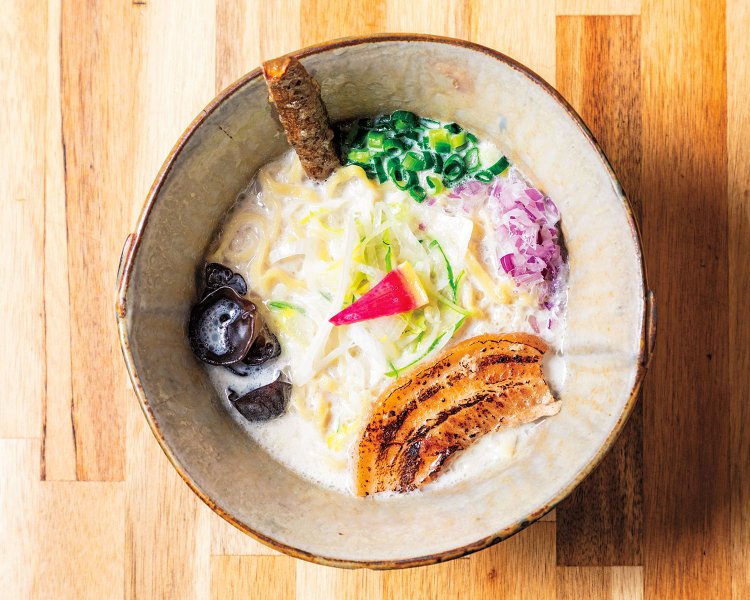 定番人気ナンバーワン！ 貝出汁そば990円。