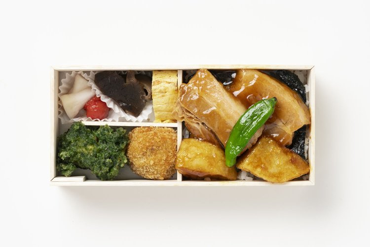 羽釜海苔弁 角の重 1600円。