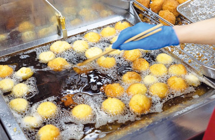 揚げたてサクサク！ 「8」の日だけの限定品。