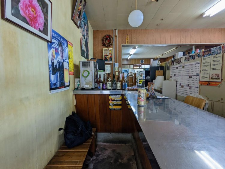 小さな立ち飲みスペースを発見！