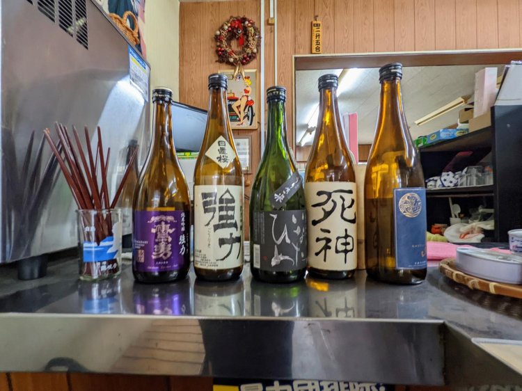 さすがは酒屋、日本酒のラインアップはお手の物。