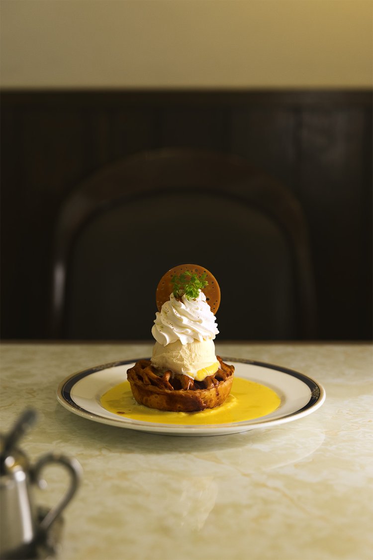 アップルパイのアイスクリーム添え 1200円。