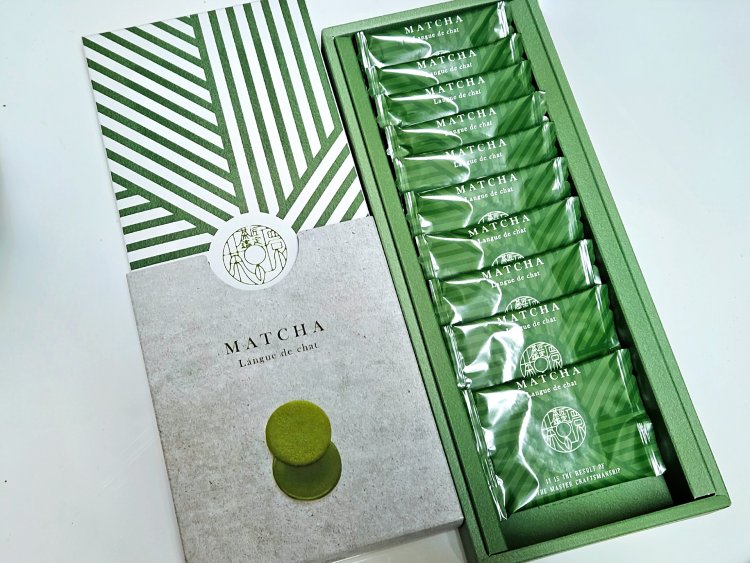 お濃い抹茶ラングドシャ10枚入1944円。