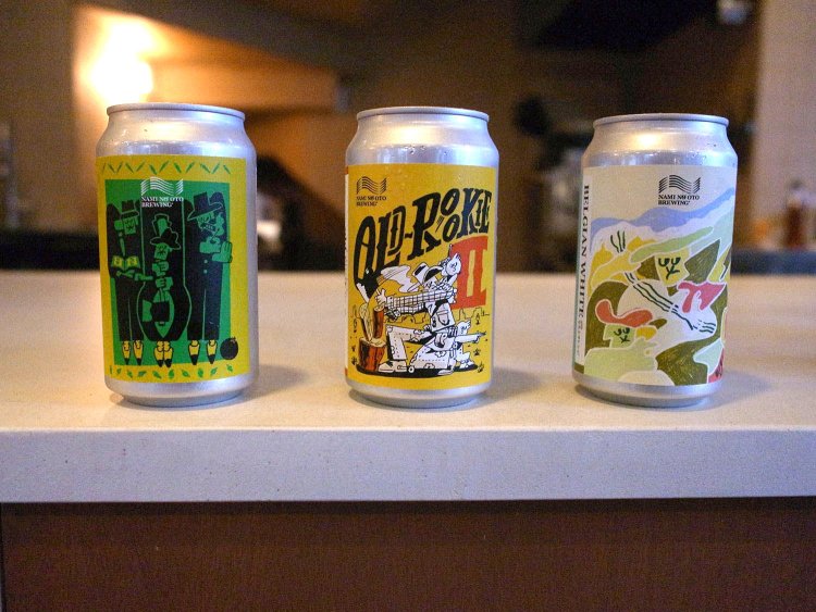 クラフトビール各1200円。