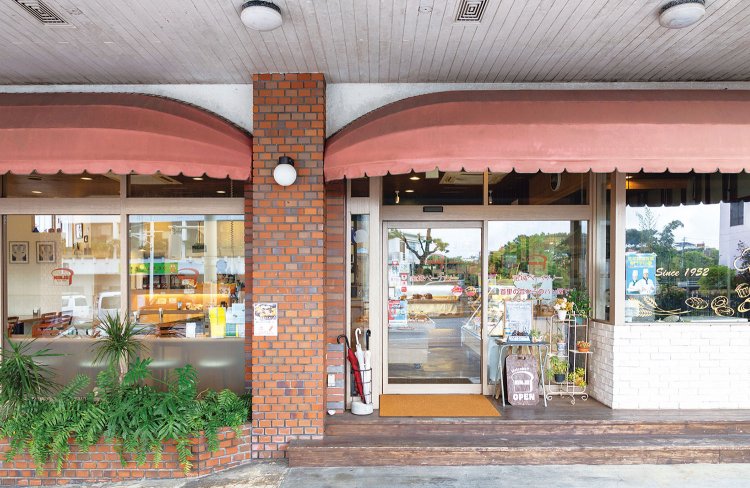 週末は駐車場の空き待ちが出ることも珍しくない。