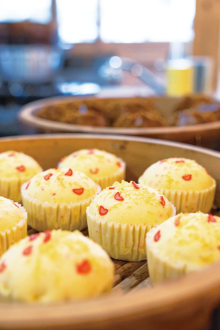 鶏卵を使った蒸し菓子チールンコウ430円。蒸したてはもちろん、半日経って落ち着いた頃もまた違ったおいしさがある。