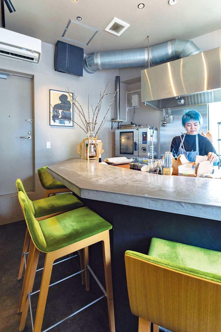 イートイン（午前中限定）では焼きたてが食べられる。