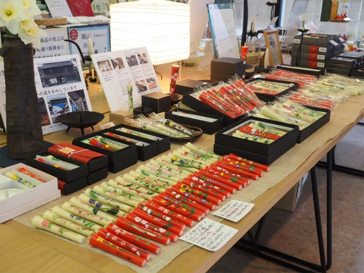 こちらが商品になっている絵付けろうそく。