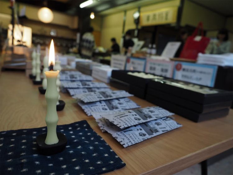 ろうそくは撮影用に特別に灯してくださいました。ろうそくの光って癒されますね。