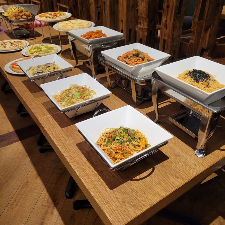 自家製ミートソースボロネーゼを筆頭に、さまざまな生麺パスタが思う存分味わえる。