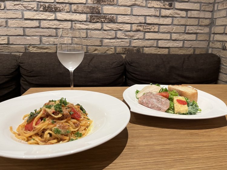 できたてのミートソースが湯気とともにおいしそうな香りで筆者を誘ってきた。