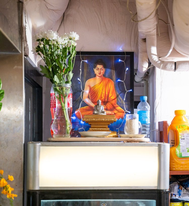 ミャンマーの店には必ず仏教の祭壇がある。