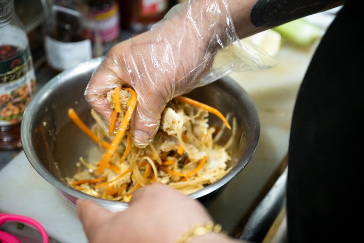 ミャンマー料理は和え物が多い。