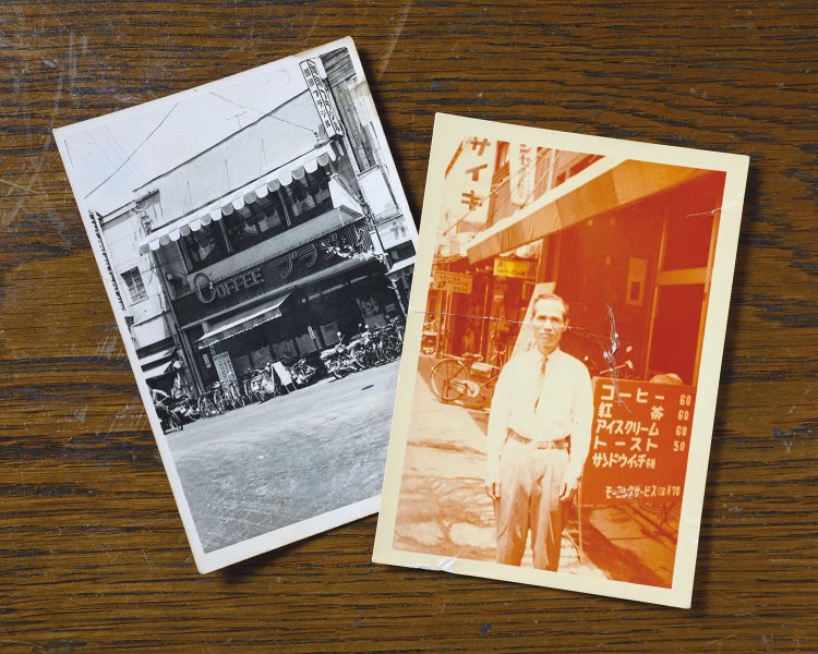 戦地から帰還し、バラックで店を始めた末廣武次さん。昭和26年（1951）から現在の場所で営業。