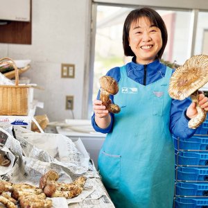 松茸から牛乳瓶うにまで！ 岩手県『全日食チェーン こしど普代店（マルコシ商店）』の豪華すぎる北三陸の地元食