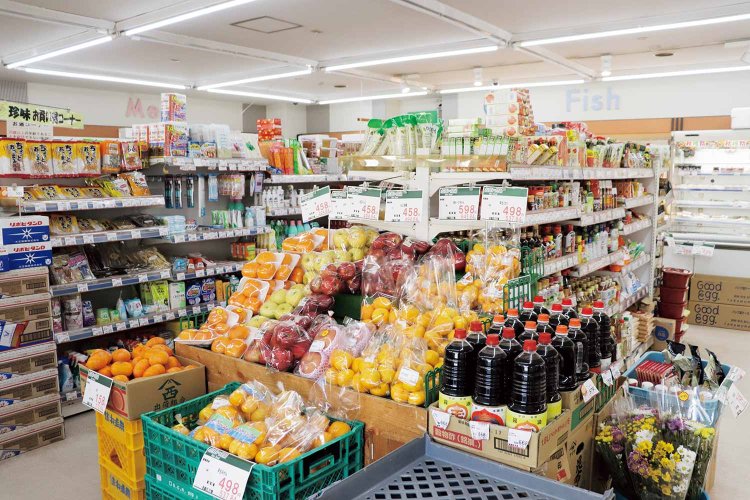 一見、こぢんまりとした静かな店内だが、魅力の核心部は奥のほう。