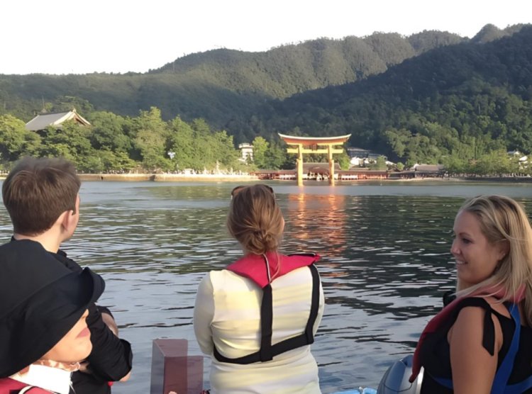 嚴島神社も船から参拝！