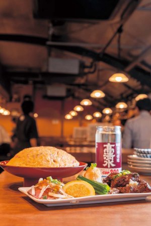 徳田酒店 丸の内高架下店1