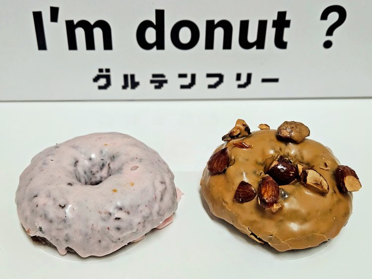 左から、いちごチョコレート475円、キャラメルナッツ496円。