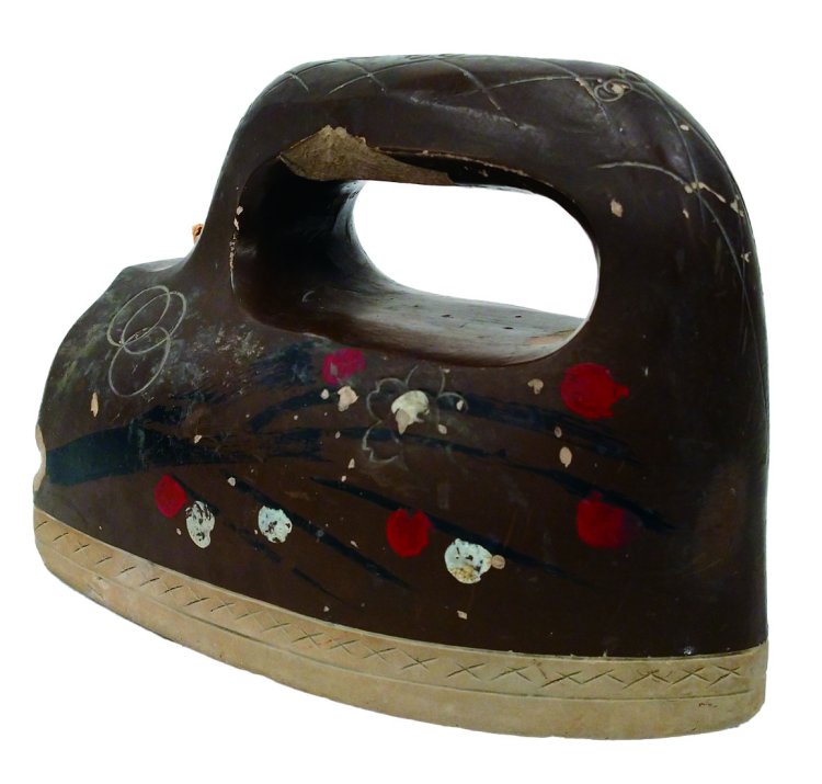 陶製アイロン 日本  昭和12-20年（1937-45）。