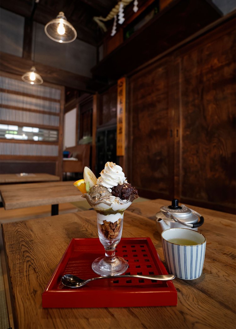 藤沢の日本茶専門店『茶来未（ちゃくみ）』の贅沢緑茶400円もいっしょに。