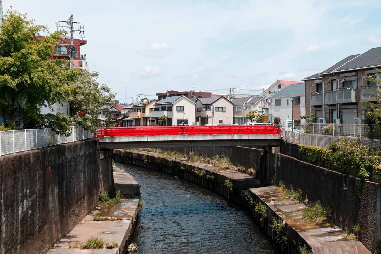 遊行寺橋は旧東海道に架かる橋。江戸時代には大名行列が渡ったという記録も。