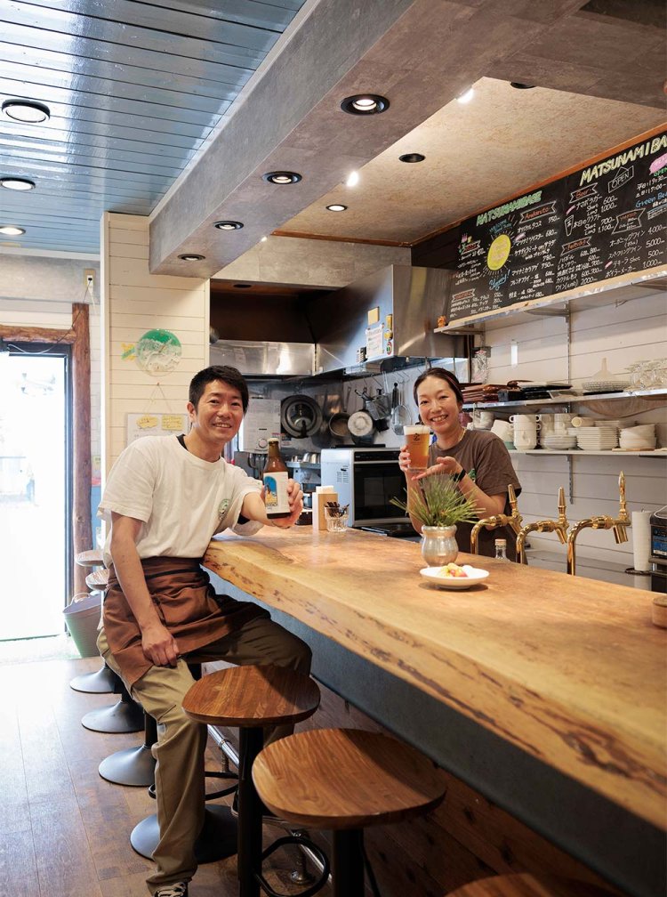 「茅ケ崎の左端からピース ワン ラブー！」。