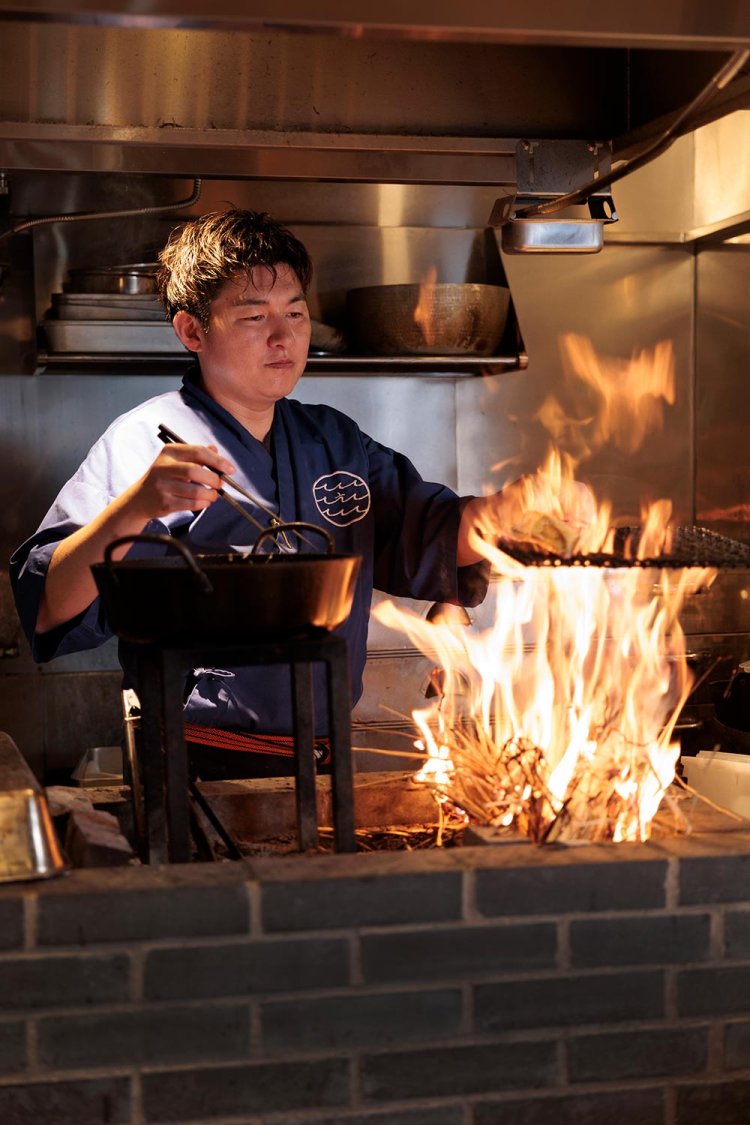 「焼き魚は注文後に藁で焼き上げます」。