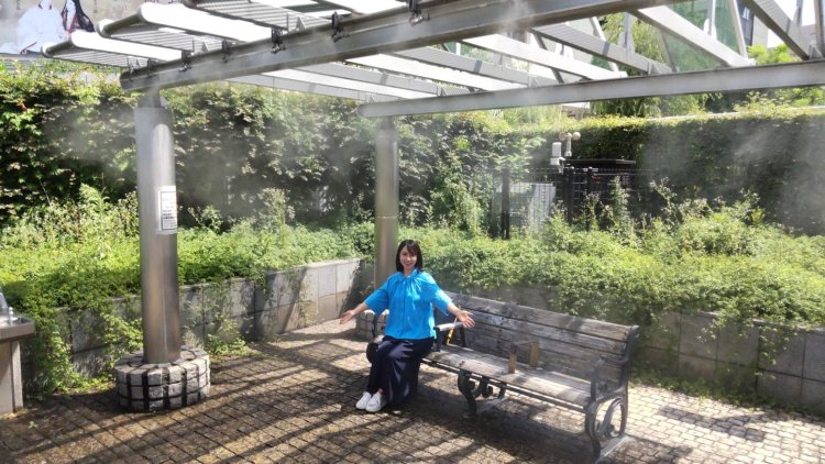 ミストでクールダウンしたらまた元気にお散歩へ。