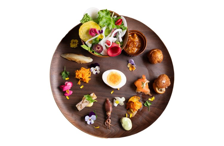 Bセット3000円（＋2000円で磯姫牛ステーキに変更可）。