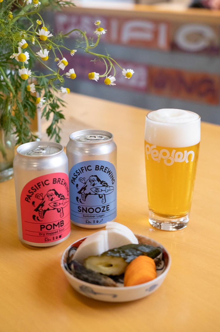 基本的に生ビールは常時5種以上、缶ビンあわせて100種以上を取り揃える。