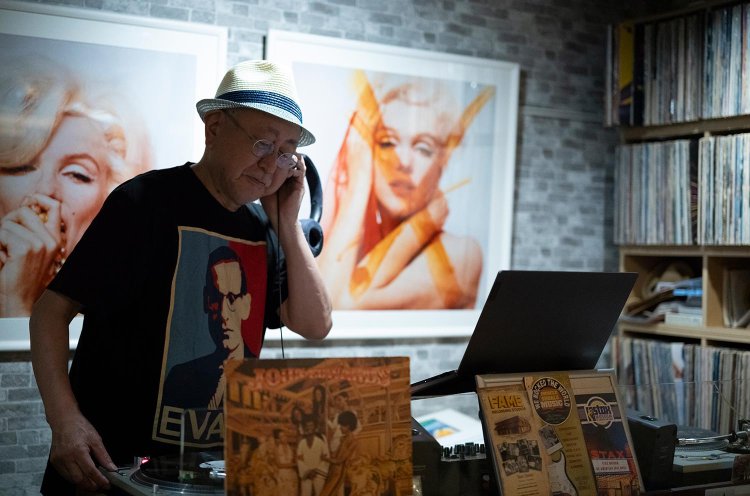 「たまにDJもやります！」。