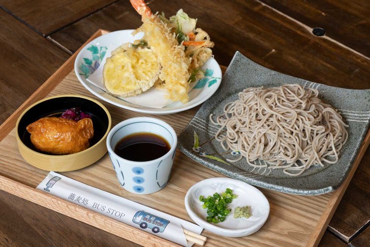 ソバランチセット1500円。国産のソバ粉を使用しており風味豊か。