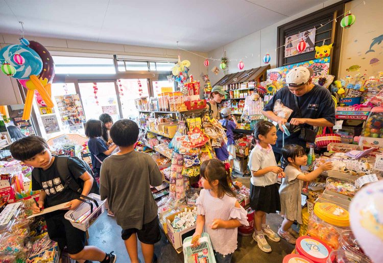 「ヤッター！めんと糸引き飴が大好き♪」。