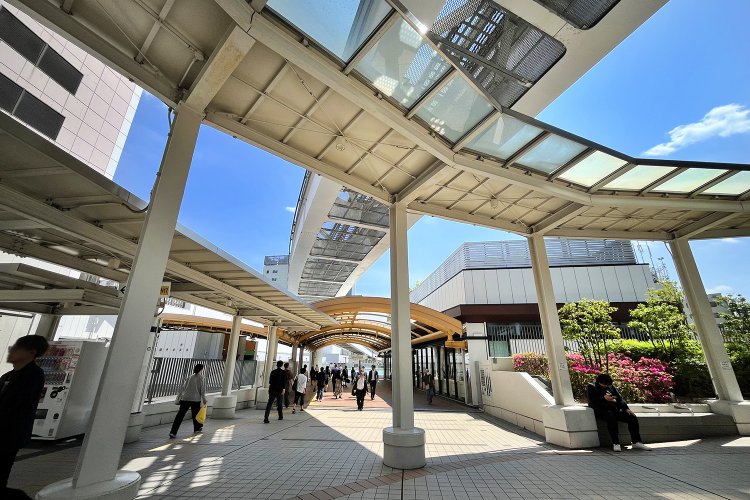 駅西側の南北をつなぐ部分。