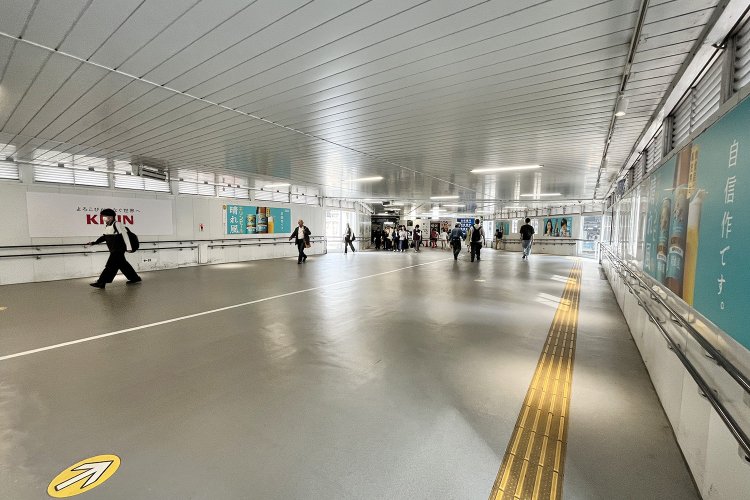 ラッシュ時には人の激流地帯と化す「しぶにしデッキ」。