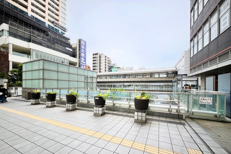 東京街角クイズ ペデストリアンデッキ