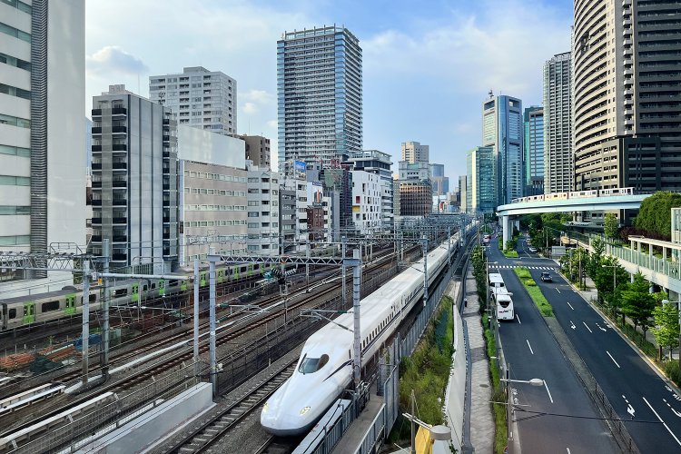 山手線、新幹線、ゆりかもめなどと、トレインビュースポットでもある。