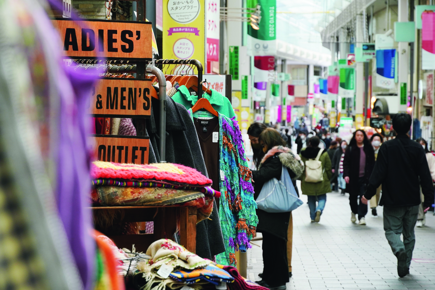 個性的な店が多い高円寺パル商店街