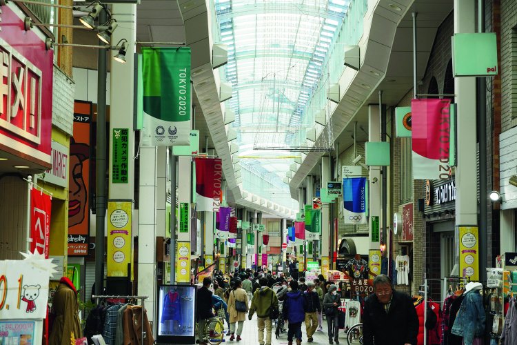 個性的な店が並ぶパル商店街。