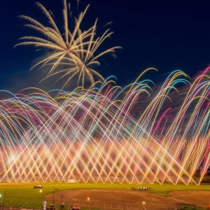 約1万5000発が下町の夜空を焦がす！「第59回葛飾納涼花火大会」が7月22日に柴又野球場で開催